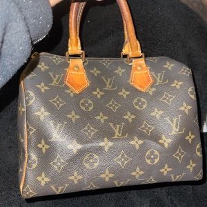Authentic Louis Vuitton speedy